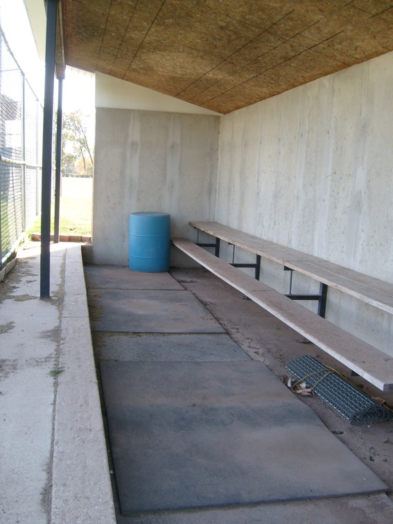 Inside the dugout(S7301550)